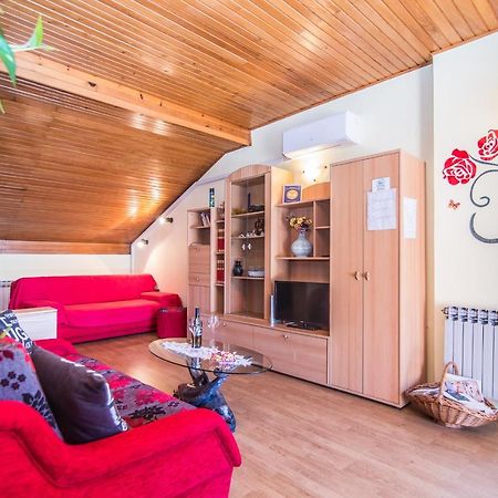 Apartment Vesna Ровінь Екстер'єр фото