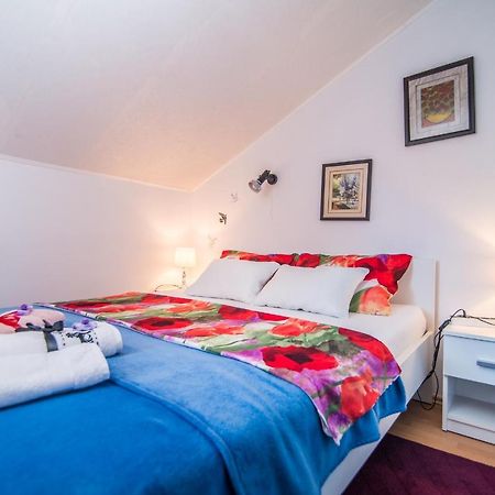 Apartment Vesna Ровінь Екстер'єр фото