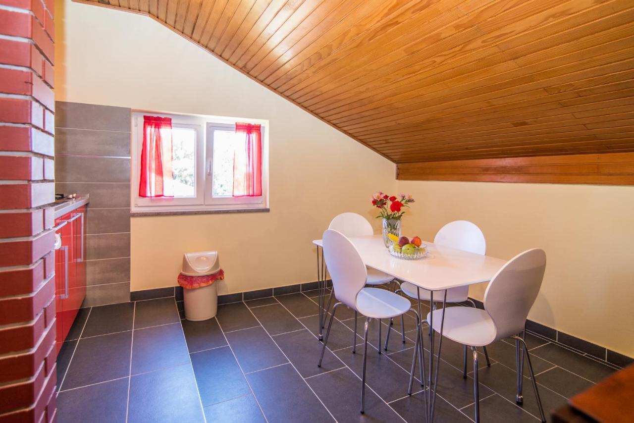 Apartment Vesna Ровінь Екстер'єр фото
