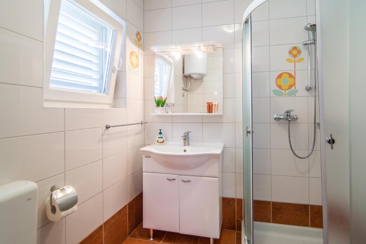 Apartment Vesna Ровінь Екстер'єр фото