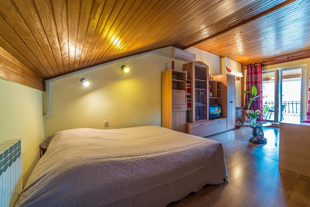 Apartment Vesna Ровінь Екстер'єр фото