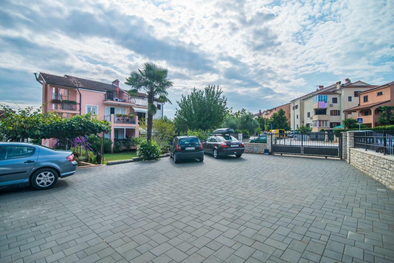 Apartment Vesna Ровінь Екстер'єр фото